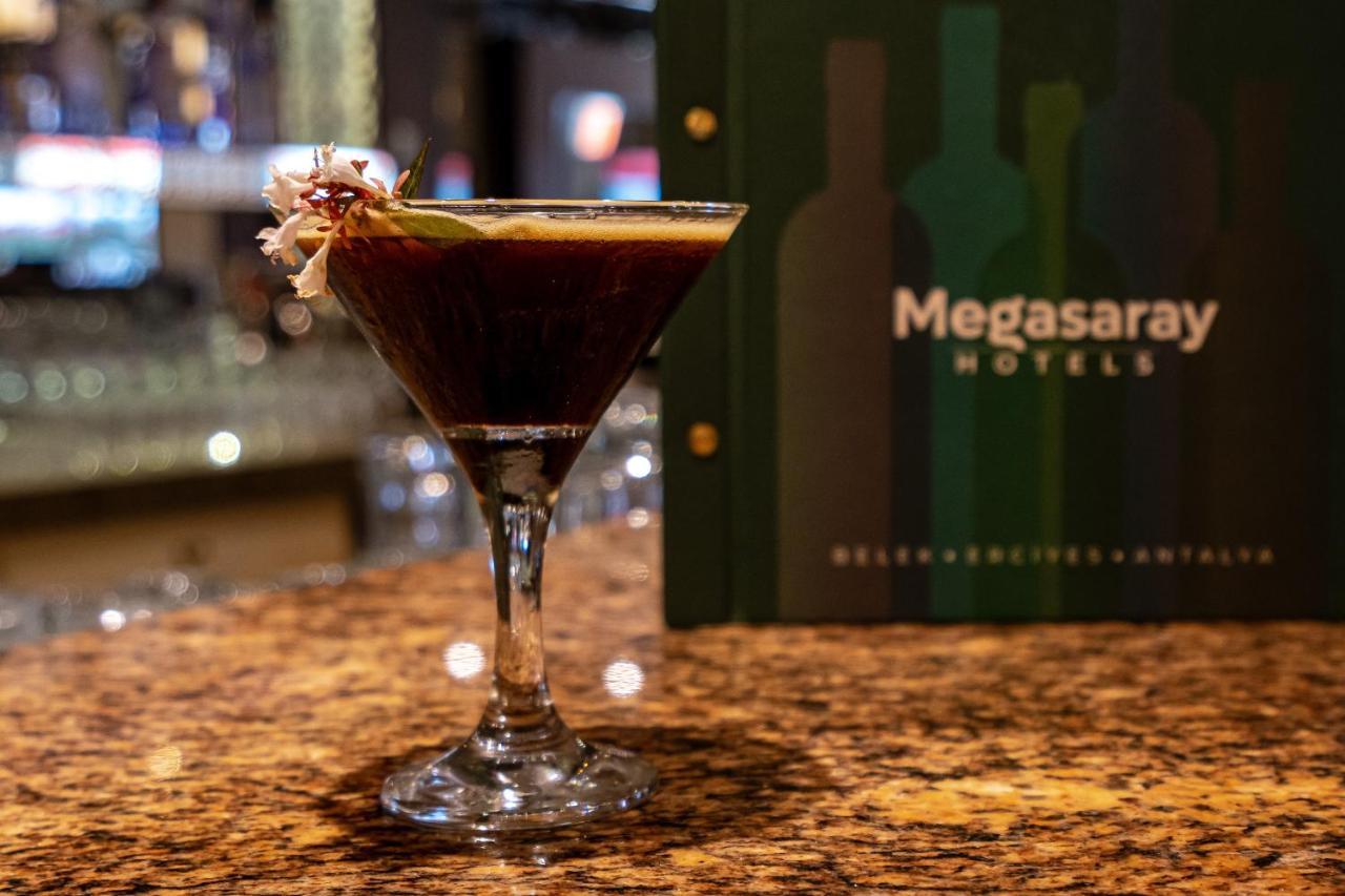 Megasaray Westbeach Antalia Esterno foto A Megasaray Hotel cocktail