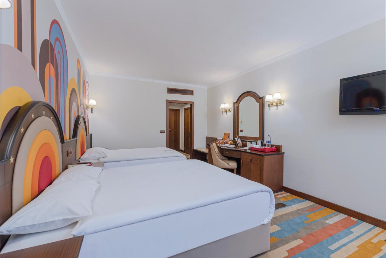 Megasaray Westbeach Antalia Esterno foto A room at the hotel