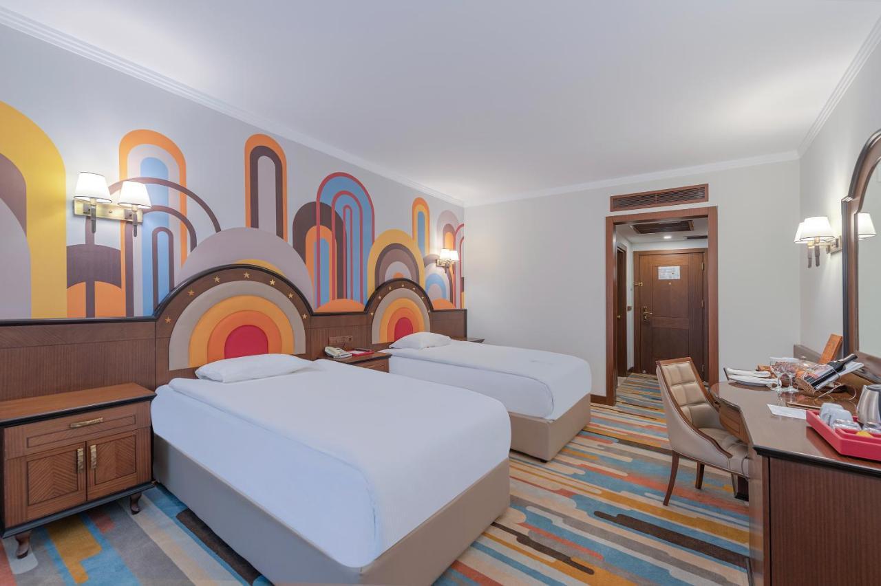 Megasaray Westbeach Antalia Esterno foto A room at the hotel
