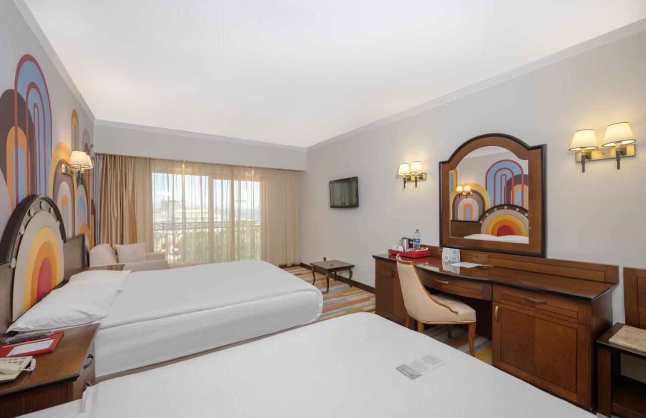 Megasaray Westbeach Antalia Esterno foto A room at the hotel