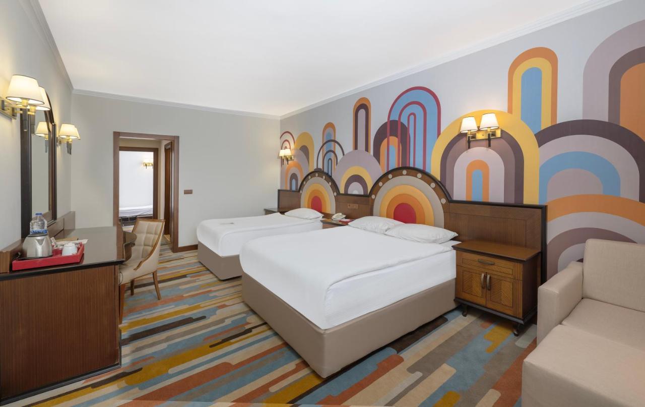 Megasaray Westbeach Antalia Esterno foto A room at the hotel