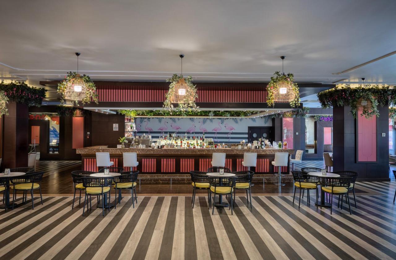 Megasaray Westbeach Antalia Esterno foto The bar at the 1900