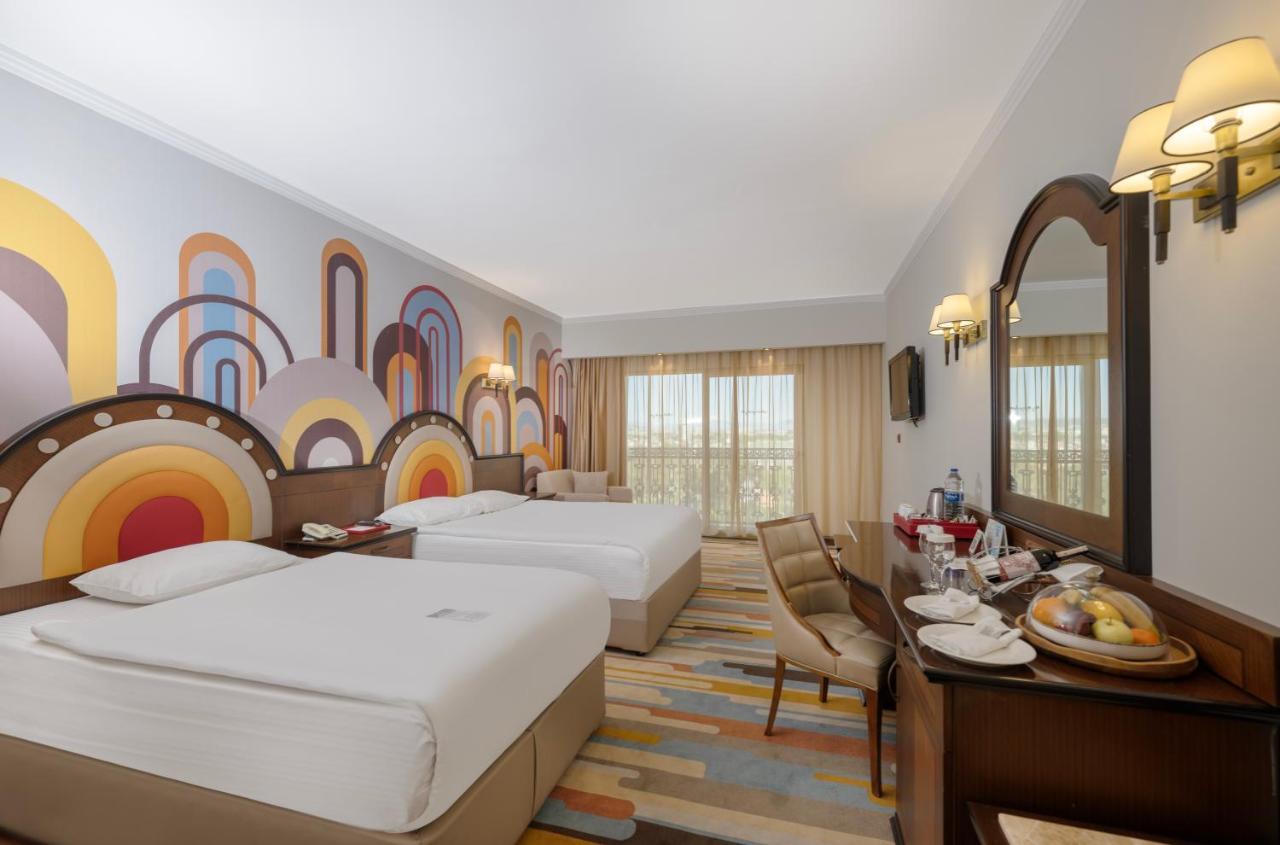 Megasaray Westbeach Antalia Esterno foto A room at the hotel