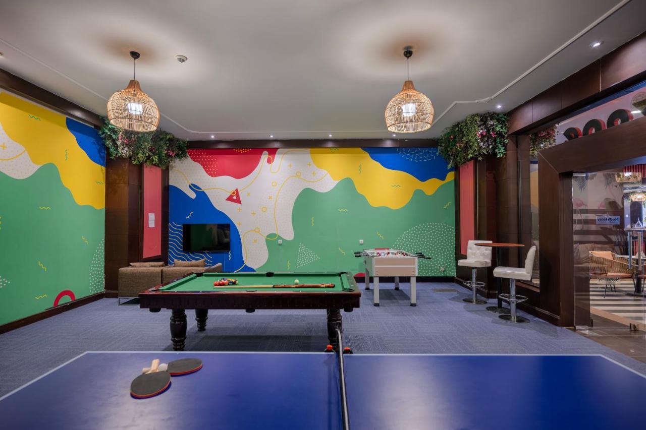 Megasaray Westbeach Antalia Esterno foto Games room