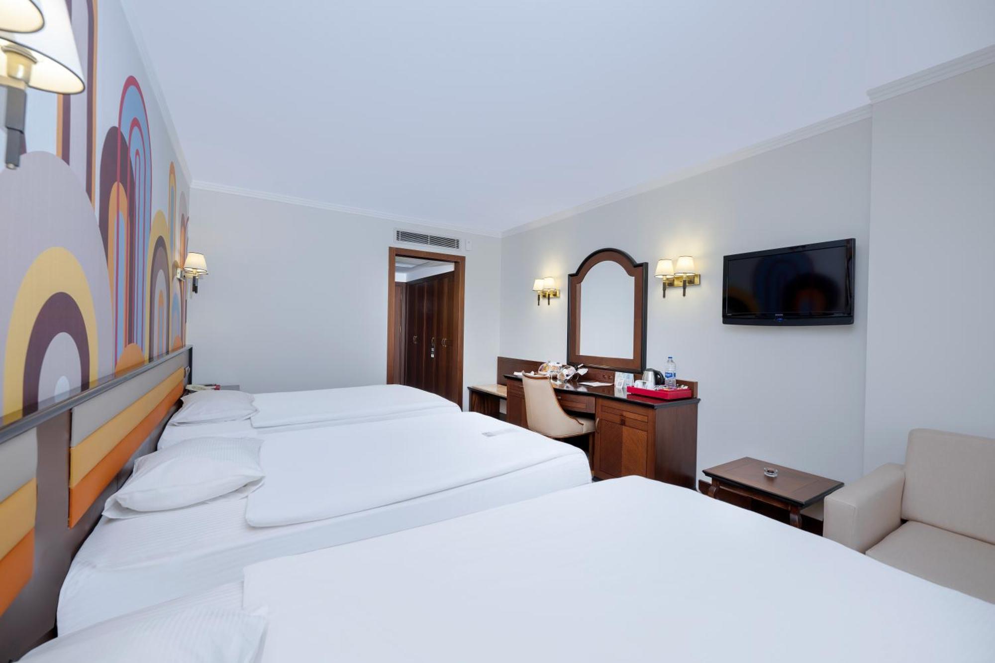 Megasaray Westbeach Antalia Esterno foto A room at the hotel