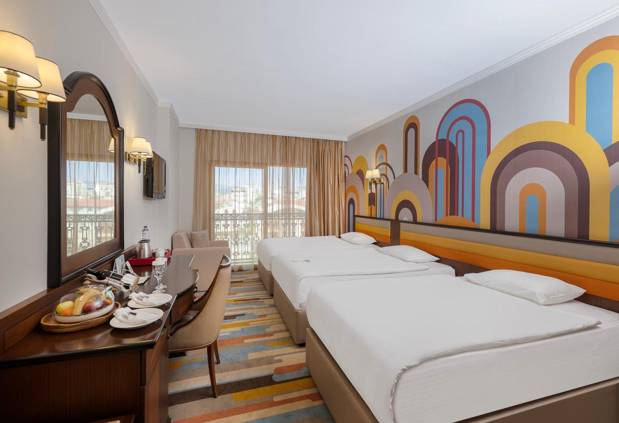 Megasaray Westbeach Antalia Esterno foto A room at the hotel