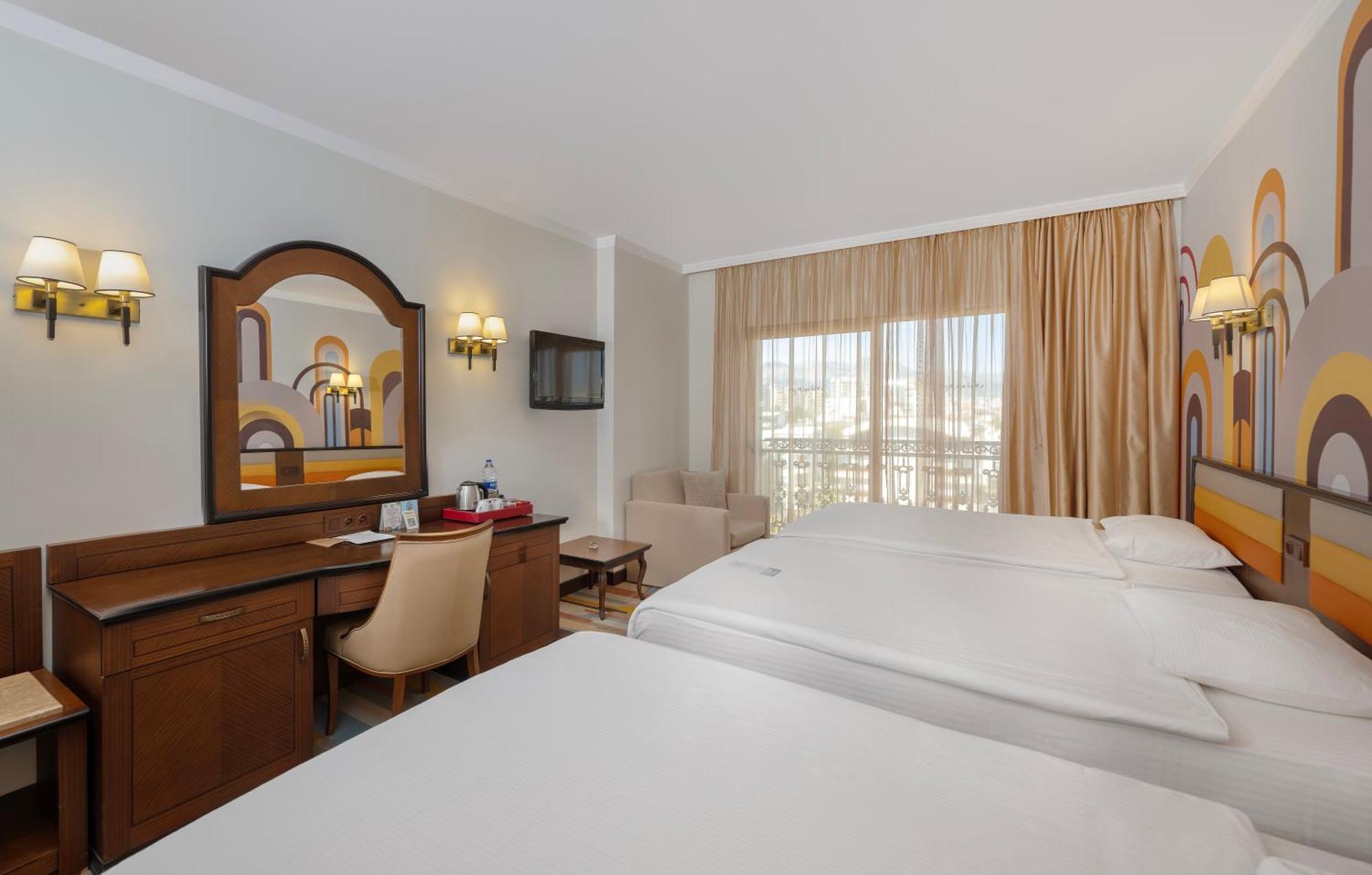 Megasaray Westbeach Antalia Esterno foto A room at the hotel