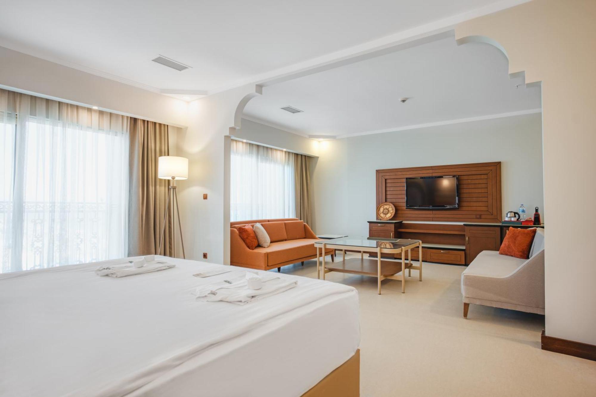 Megasaray Westbeach Antalia Esterno foto Suite