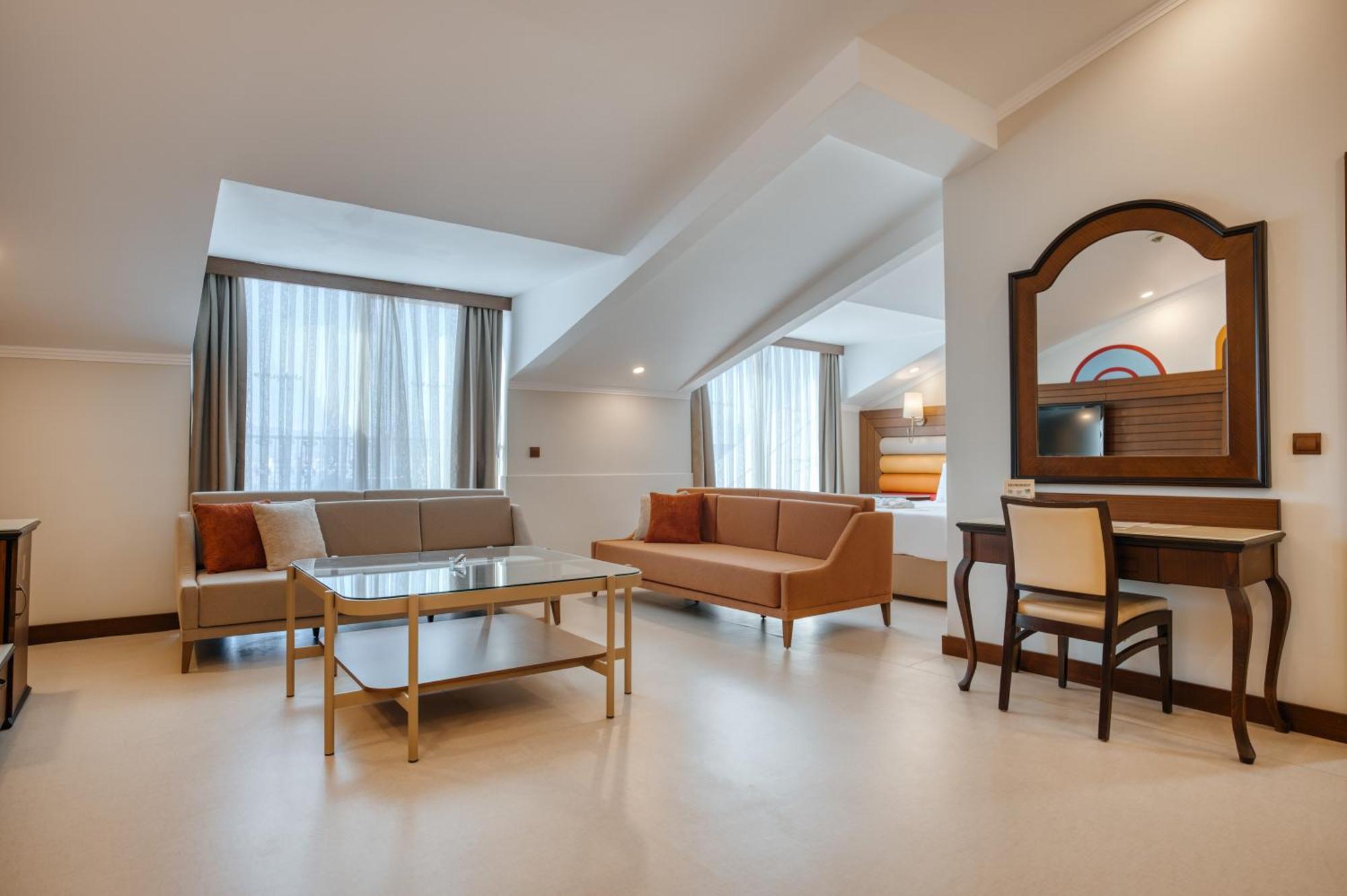 Megasaray Westbeach Antalia Esterno foto Suite at the hotel