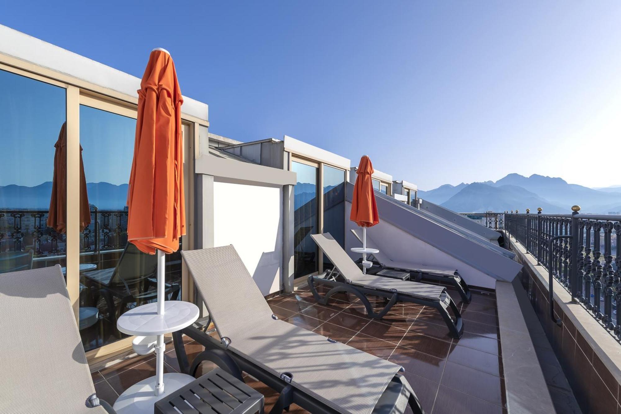 Megasaray Westbeach Antalia Esterno foto The rooftop terrace