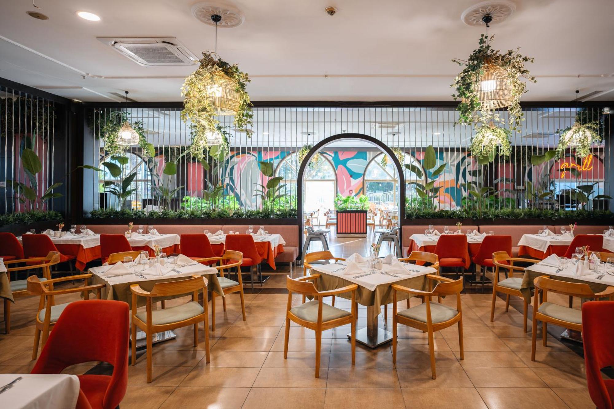 Megasaray Westbeach Antalia Esterno foto Interior of the restaurant