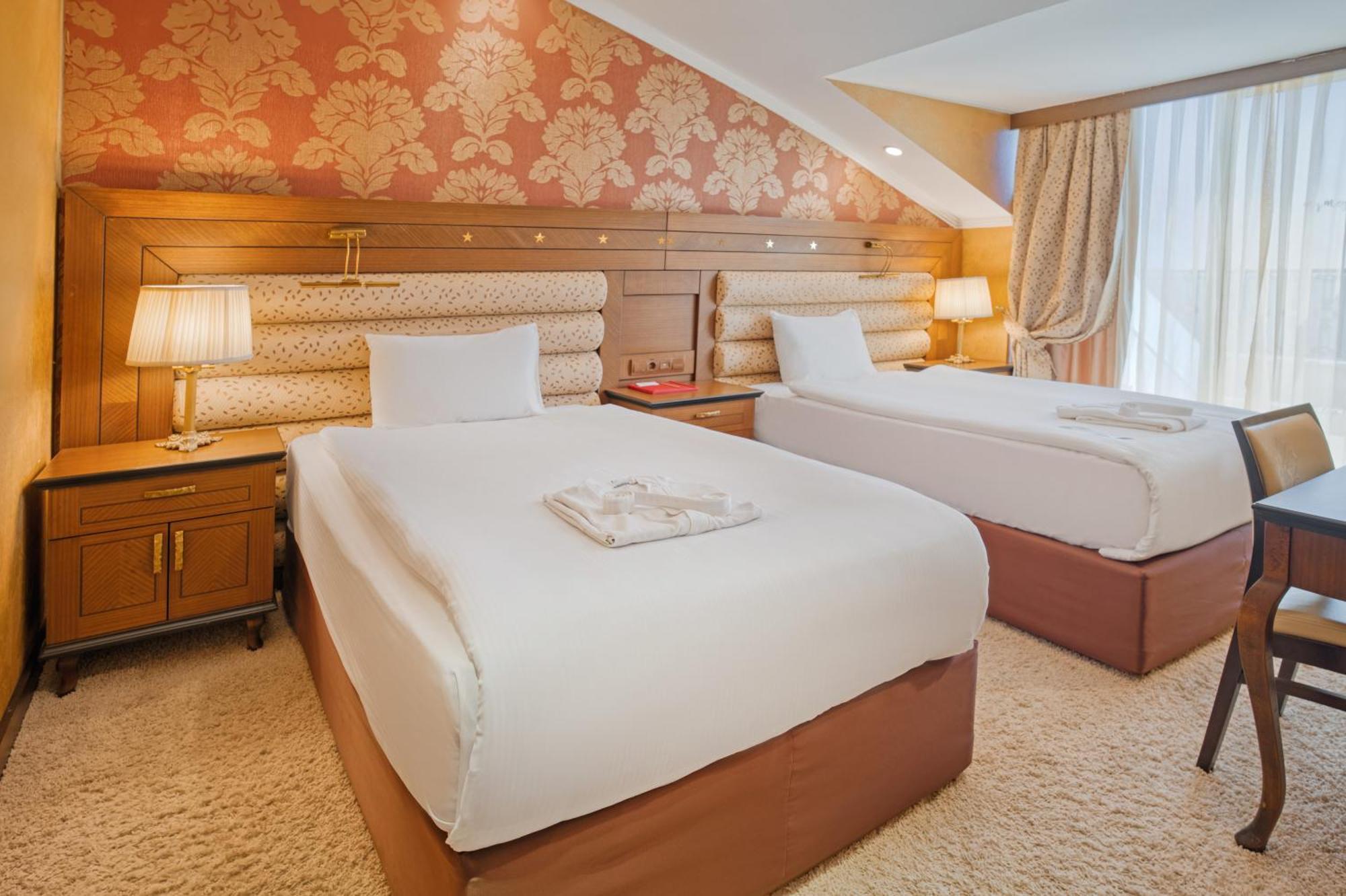 Megasaray Westbeach Antalia Esterno foto A room at the Grand Hotel